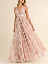 Cargar imagen en el visor de la galería, OPEN BACK FLORAL LACE MAXI DRESS