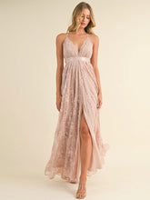 Cargar imagen en el visor de la galería, OPEN BACK FLORAL LACE MAXI DRESS
