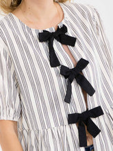 Cargar imagen en el visor de la galería, FRONT TIE STRIPES COLORBLOCK PEPLUM TOP