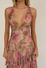 Cargar imagen en el visor de la galería, FLORAL WHISPER MAXI DRESS