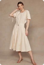 Cargar imagen en el visor de la galería, THE STRINGS MIDI SKIRT