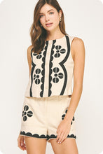 Cargar imagen en el visor de la galería, THE BLACK AND WHITE SHORTS