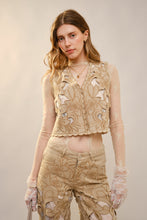 Cargar imagen en el visor de la galería, THE FLOWER LACE DENIM VEST