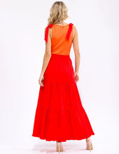 Cargar imagen en el visor de la galería, FRONT POCKET TIERED COLORBLOCK MAXI DRESS