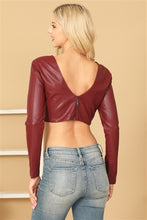 Cargar imagen en el visor de la galería, THE VEGAN LEATHER BURGUNDY CROP TOP