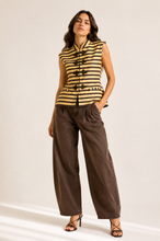 Cargar imagen en el visor de la galería, THE ROYAL YELLOW STRIPES VEST