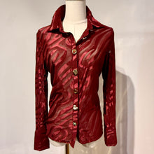 Cargar imagen en el visor de la galería, THE ANIMAL PRINT MESH BLOUSE