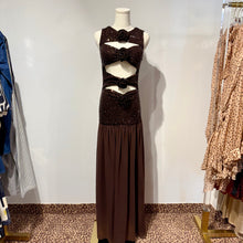 Cargar imagen en el visor de la galería, THE CUT OUT FLOWER GOWN
