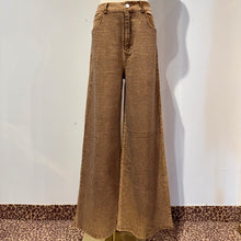 Cargar imagen en el visor de la galería, THE BRONZE BLING JEANS