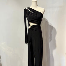 Cargar imagen en el visor de la galería, THE BLACK ASYMETRIC JUMPSUIT