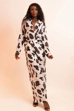 Cargar imagen en el visor de la galería, THE ANIMAL PRINT WHITE PANTS