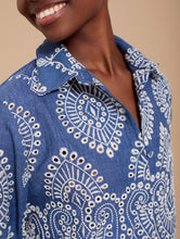 Cargar imagen en el visor de la galería, Camisa en bordado suizo (Copy)