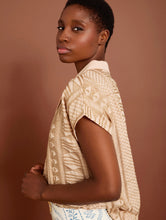 Cargar imagen en el visor de la galería, Blusa con tejido bordado en gold