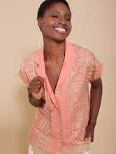 Cargar imagen en el visor de la galería, Blusa con tejido bordado en gold