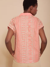 Cargar imagen en el visor de la galería, Blusa con tejido bordado en gold