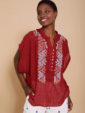 Cargar imagen en el visor de la galería, Blusa oversize con bordado