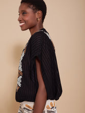 Cargar imagen en el visor de la galería, Blusa oversize con bordado