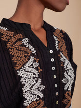 Cargar imagen en el visor de la galería, Blusa oversize con bordado