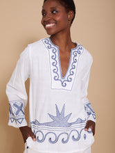 Cargar imagen en el visor de la galería, Blusa oversize con bordado