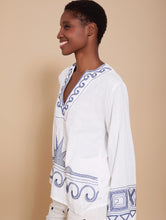 Cargar imagen en el visor de la galería, Blusa oversize con bordado