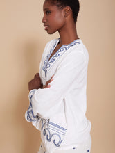 Cargar imagen en el visor de la galería, Blusa oversize con bordado