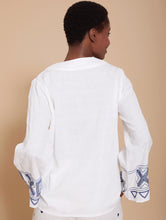 Cargar imagen en el visor de la galería, Blusa oversize con bordado