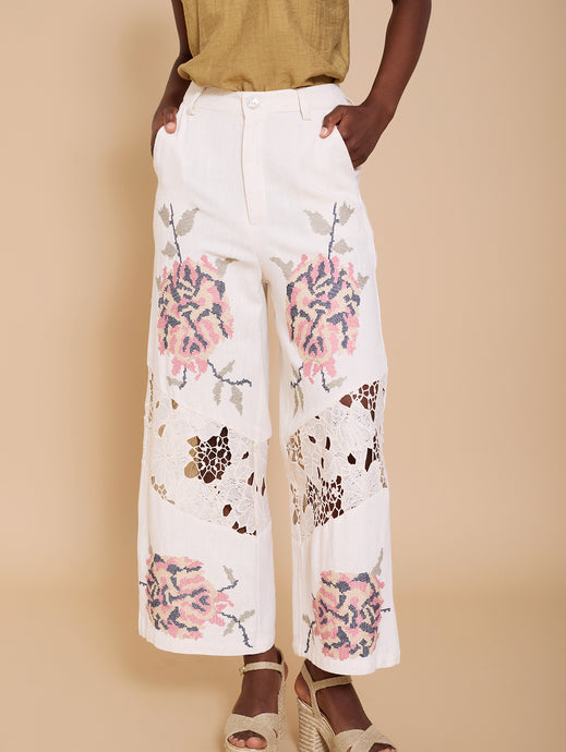 Pantalón bimateria con encaje y bordado