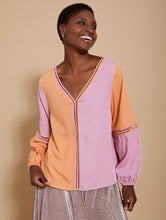 Cargar imagen en el visor de la galería, Blusa bicolor con entredós