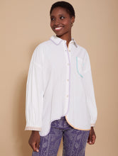 Cargar imagen en el visor de la galería, Camisa con vivos a contraste