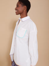 Cargar imagen en el visor de la galería, Camisa con vivos a contraste