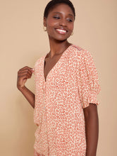 Cargar imagen en el visor de la galería, Blusa con estampado de flores