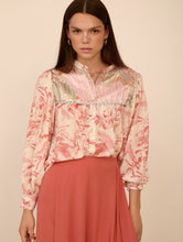 Cargar imagen en el visor de la galería, Blusa estampada bimateria - MEISIE BCN