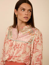 Cargar imagen en el visor de la galería, Blusa estampada bimateria - MEISIE BCN