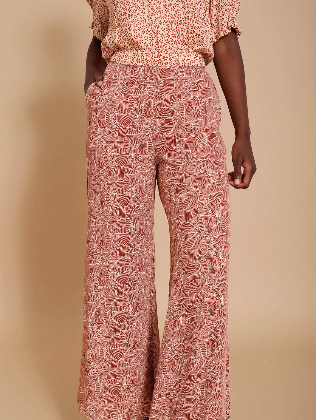 Pantalón de bambula con estampado floral