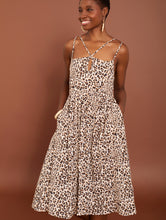 Cargar imagen en el visor de la galería, Vestido midi de tirantes estampado animal print