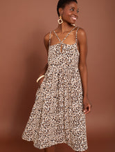 Cargar imagen en el visor de la galería, Vestido midi de tirantes estampado animal print
