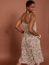 Cargar imagen en el visor de la galería, Vestido midi de tirantes estampado animal print
