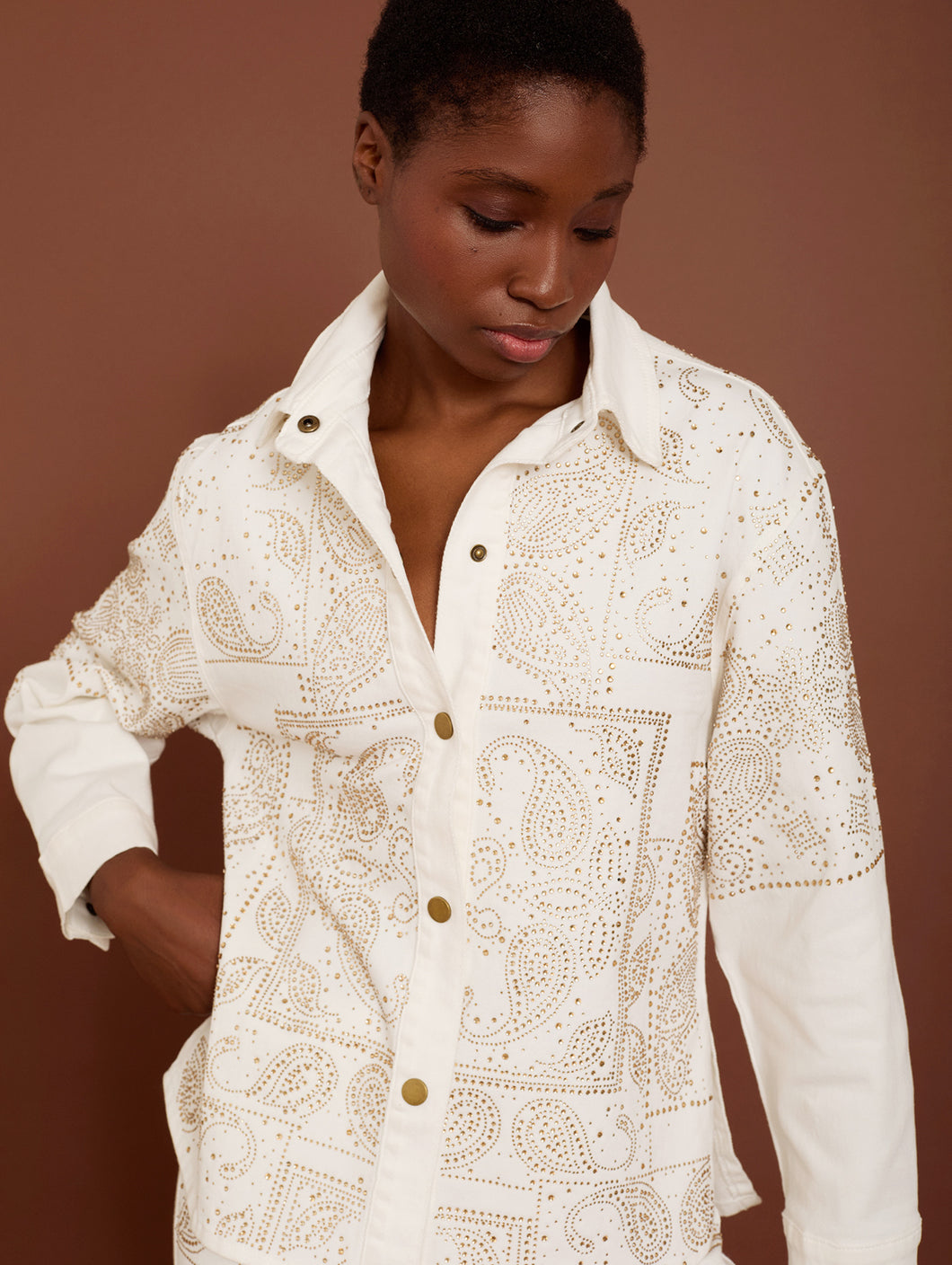 Sobrecamisa denim grabado motivo bandana strass