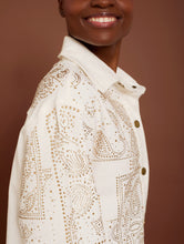 Cargar imagen en el visor de la galería, Sobrecamisa denim grabado motivo bandana strass