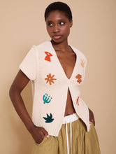 Cargar imagen en el visor de la galería, Chaleco de punto bordado con hombreras