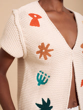 Cargar imagen en el visor de la galería, Chaleco de punto bordado con hombreras