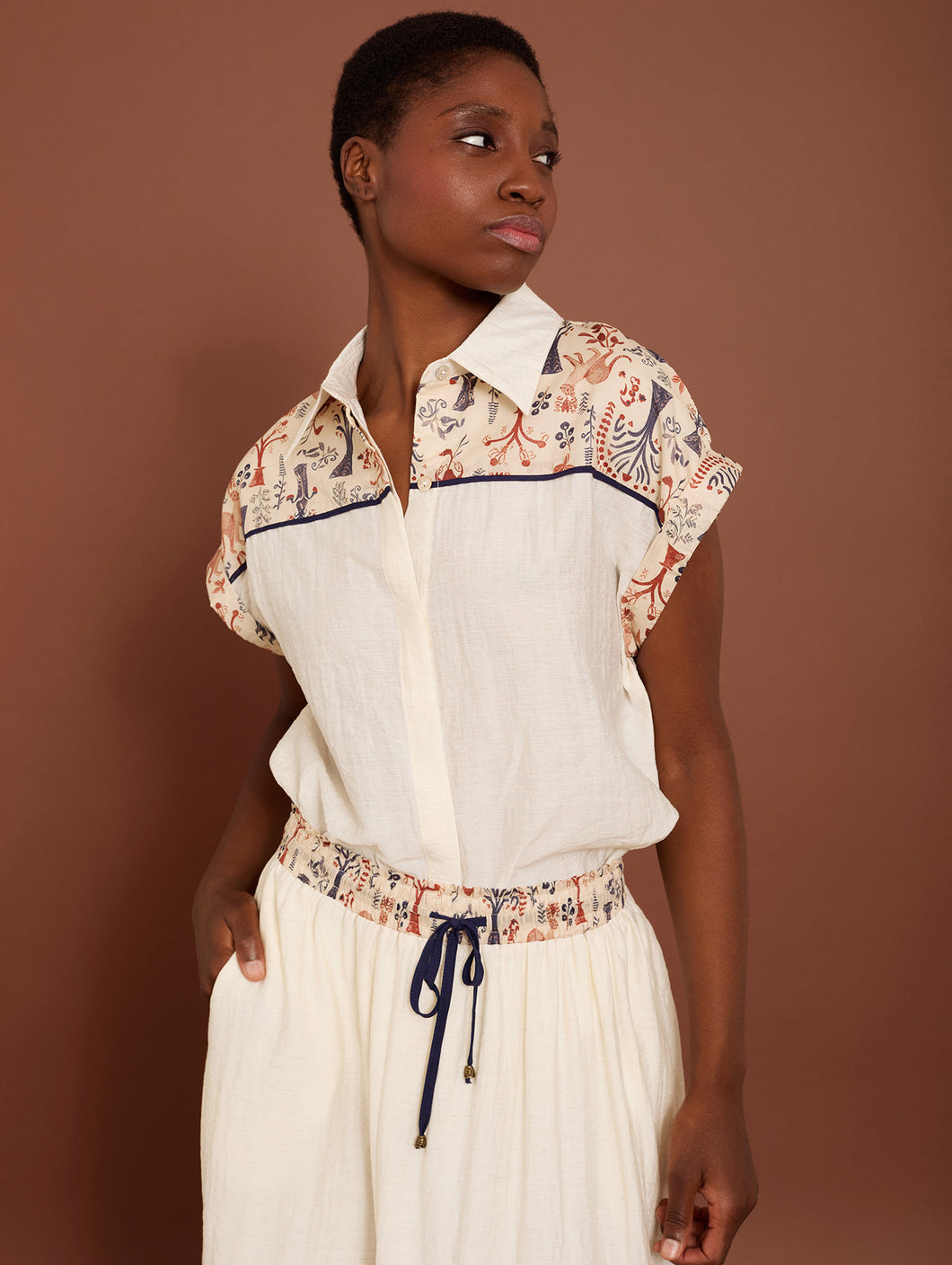 Camisa de manga corta y estampado totems