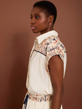 Cargar imagen en el visor de la galería, Camisa de manga corta y estampado totems