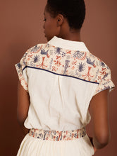 Cargar imagen en el visor de la galería, Camisa de manga corta y estampado totems