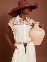 Cargar imagen en el visor de la galería, Camisa de manga corta y estampado totems