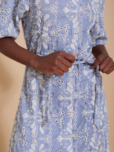 Cargar imagen en el visor de la galería, Vestido largo en bordado suizo
