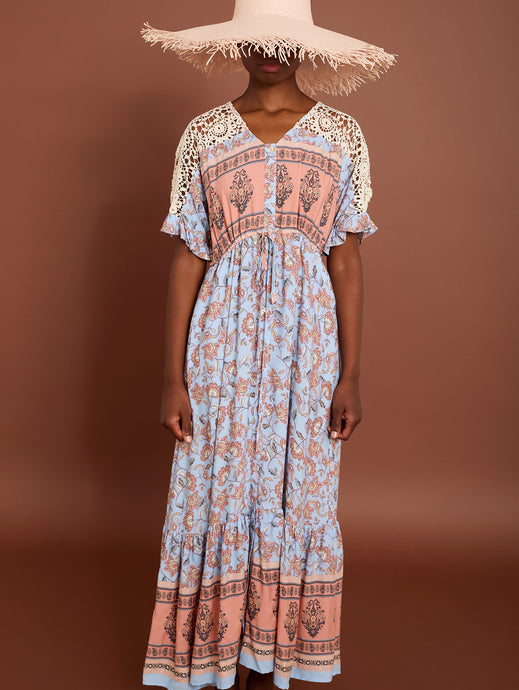 Vestido conestampado floral y encaje contraste