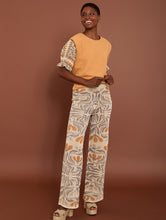 Cargar imagen en el visor de la galería, Pantalón largo de punto estampado