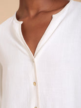 Cargar imagen en el visor de la galería, Blusa con bordado en la manga