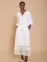 Cargar imagen en el visor de la galería, Falda midi con bordado troquelado